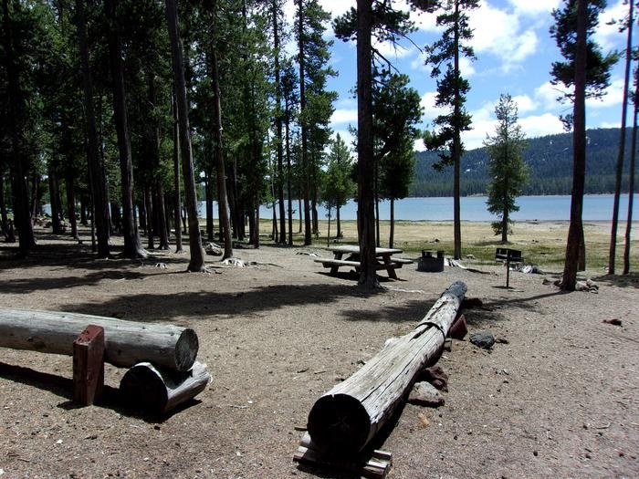 Medicine Lake recreation area Hemlock Camp Ground